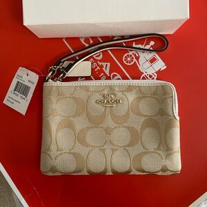 Coach Signature 12cm Corner Zip Wristlet